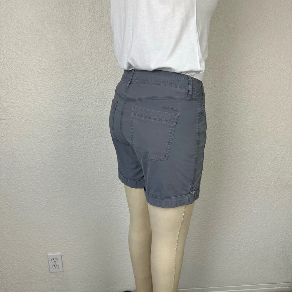 DKNY Bermuda Shorts Women's Sz 10 Flint Light Gray Stretch Cuffed